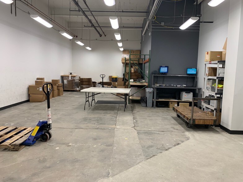 More Photos Of 550 Northwest Plaza Dr, Saint Ann Office For Lease
