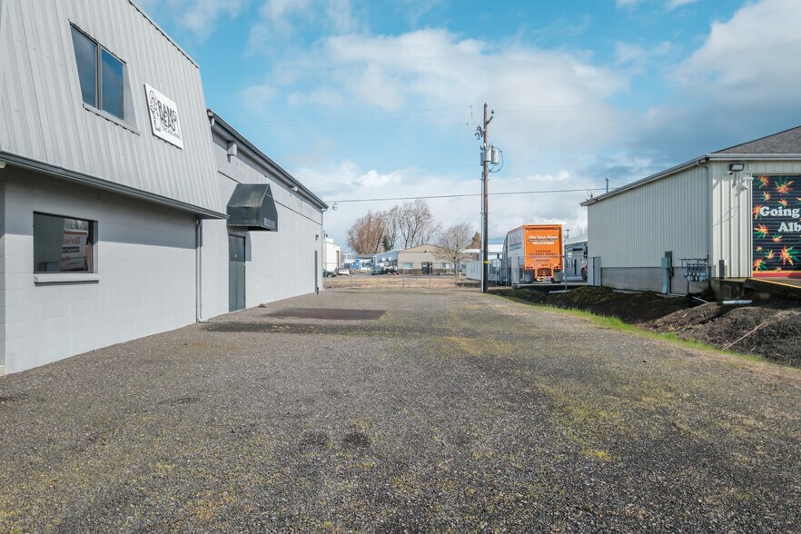 More Photos Of 1131 S Commercial Way SE, Albany Warehouse For Sale