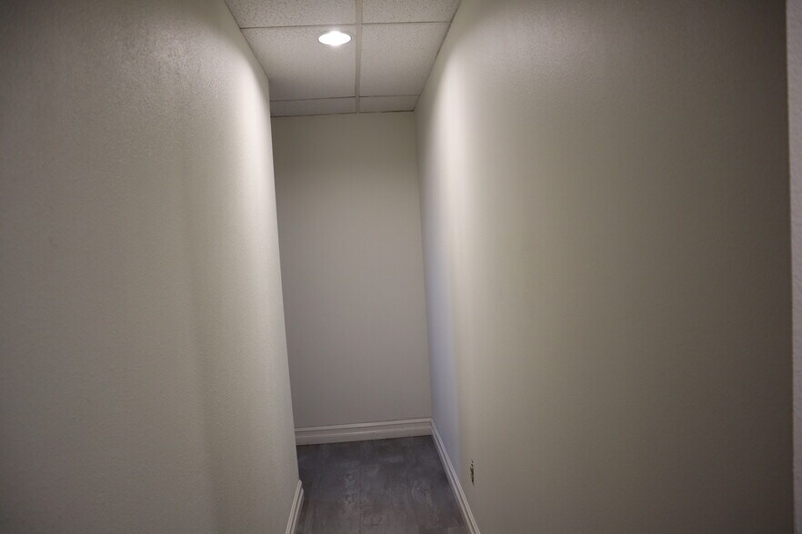 More Photos Of 4418-4420 NE St Johns Rd E, Vancouver Freestanding For Lease