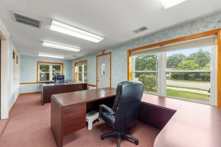 More Photos Of 16214 S Lincoln Hwy, Plainfield Office For Sale