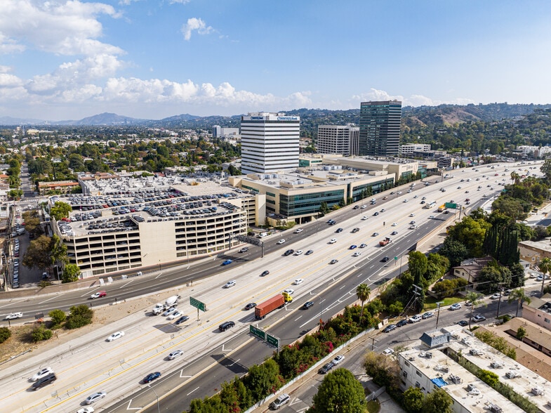 More Photos Of 15301 Ventura Blvd, Sherman Oaks Unknown For Lease