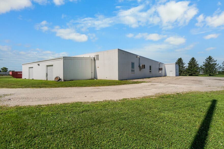 More Photos Of 3050 Wagner Rd, Waterloo Freestanding For Sale