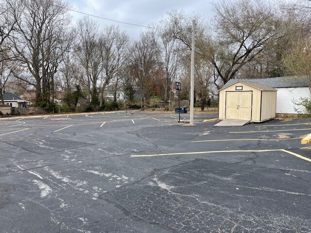 More Photos Of 901 N Prospect Ave, Springfield Freestanding For Sale