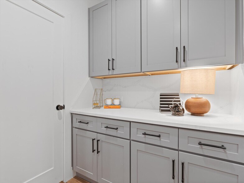 More Photos Of 7811 Mohawk Dr, Dallas Apartments For Sale