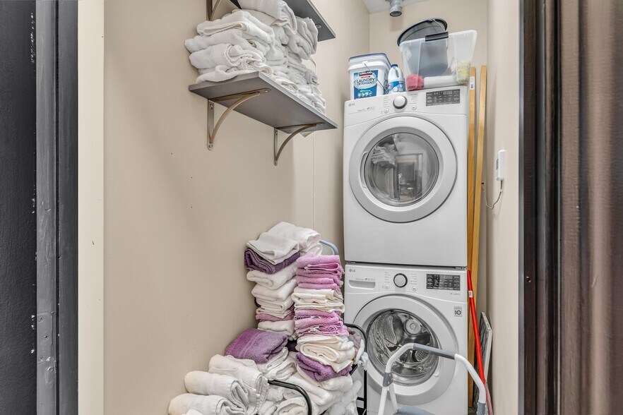 More Photos Of 1211 Church St, San Francisco Storefront Retail Residential For Lease