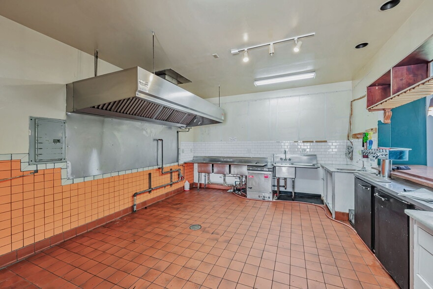 More Photos Of 408-412 Cortland Ave, San Francisco Storefront Retail Residential For Lease