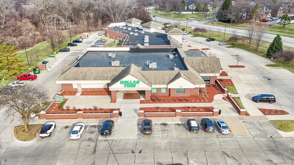 More Photos Of 245 50th St, West Des Moines Storefront For Sale