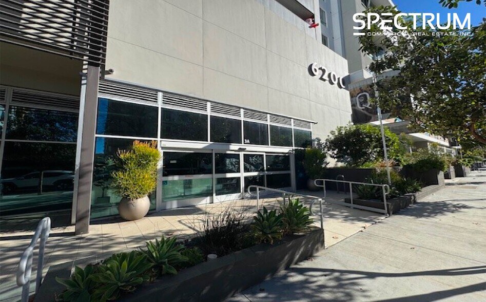 More Photos Of 6200 Variel Ave, Woodland Hills Apartments For Lease