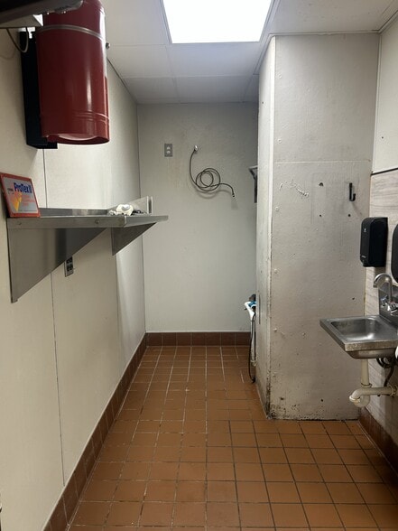 More Photos Of 1701 Payne St, Dallas Apartments For Lease