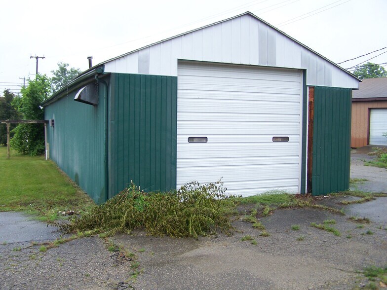 More Photos Of 4625 Pine St, Columbiaville Auto Dealership For Sale