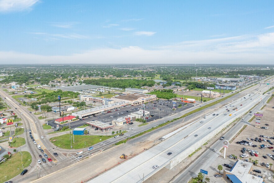 More Photos Of 3400-3410 Gulf Freeway, Dickinson Unknown For Lease