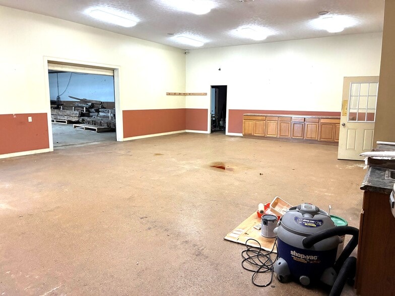 More Photos Of 1249 Lehigh Station Rd, Henrietta Warehouse For Lease