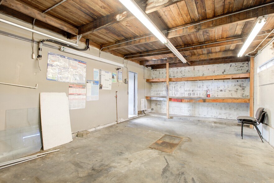 More Photos Of 1328 SE Stephens St, Roseburg Auto Dealership For Sale