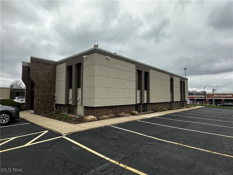More Photos Of 2850 S Arlington Rd, Akron Office For Sale