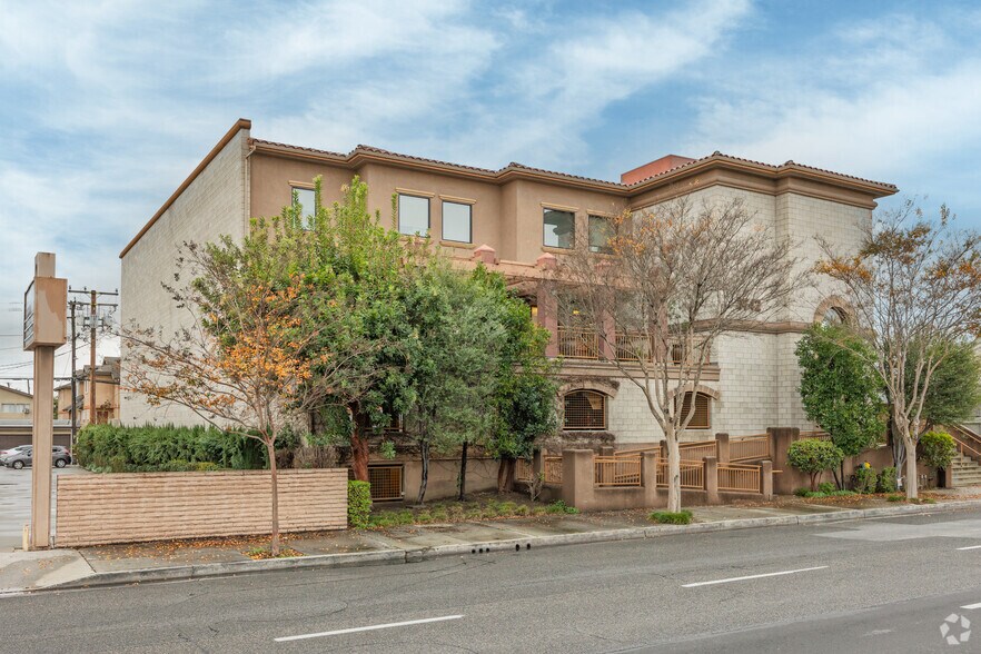 More Photos Of 3742 Katella Ave, Los Alamitos Medical For Lease