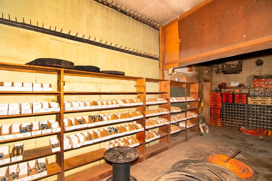 More Photos Of 1002 Guyandotte Ave, Mullens Storefront For Sale
