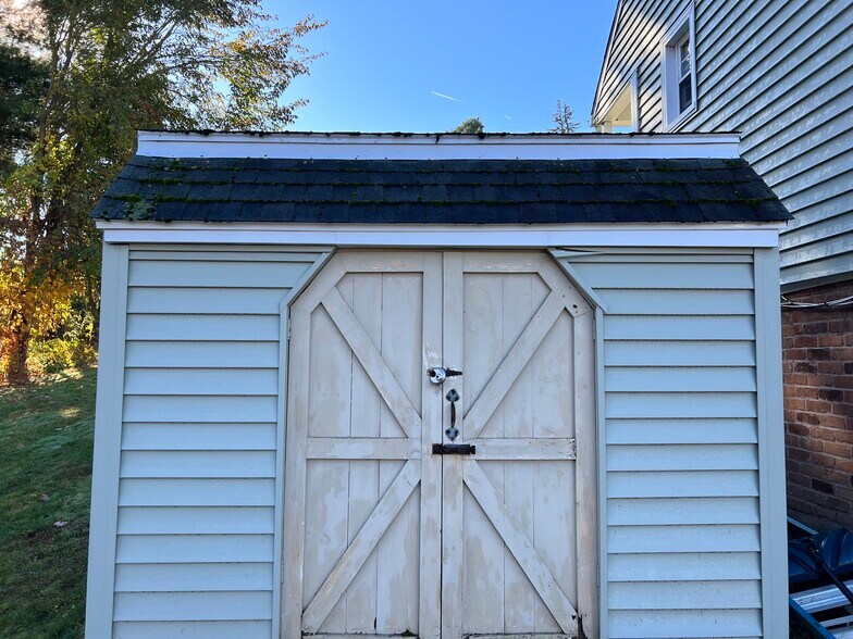 More Photos Of 381 Hubbard St, Glastonbury Loft Creative Space For Lease