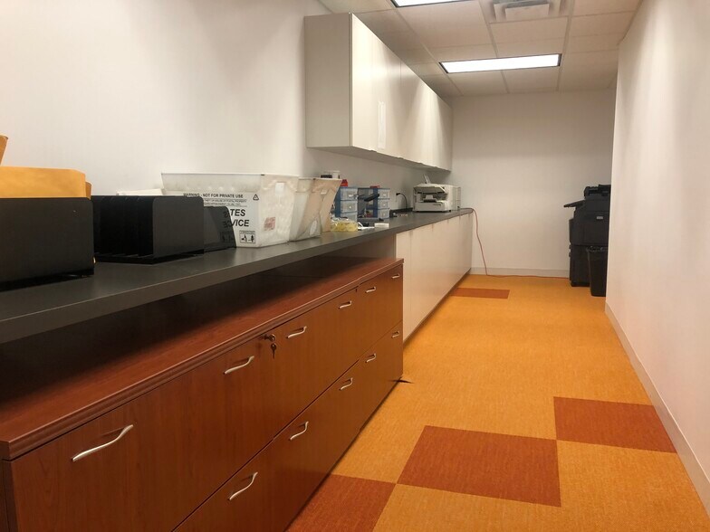 More Photos Of 7900 Tanners Gate Ln, Florence Office For Lease