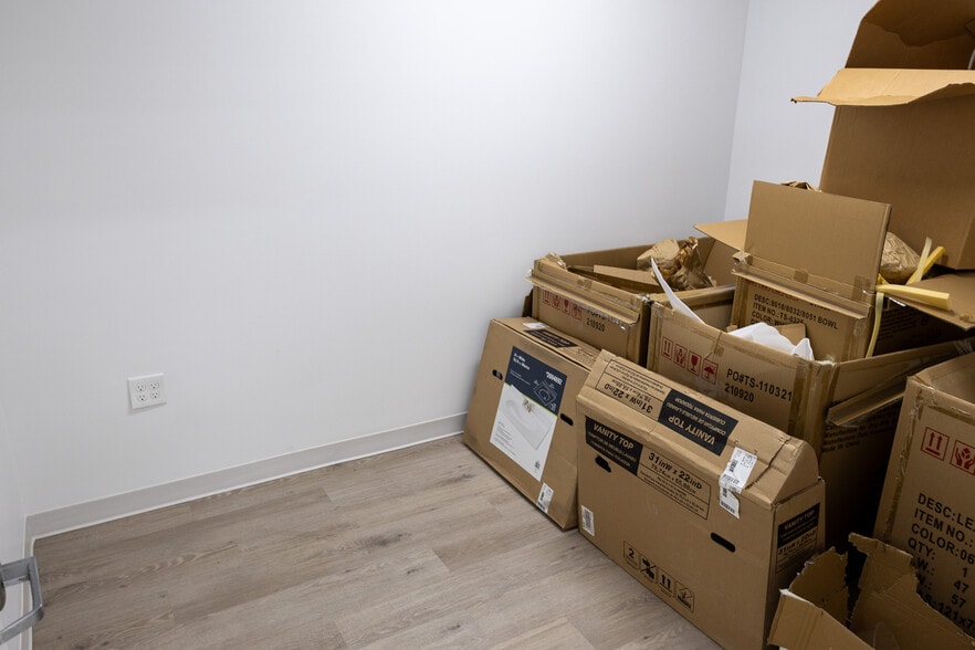 More Photos Of 3901-3911 Main St, Kansas City Loft Creative Space For Lease