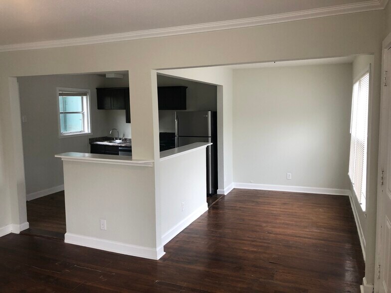 More Photos Of 261 Claremont Ave, San Antonio Multifamily For Sale