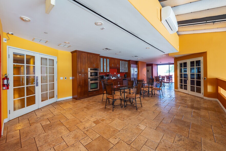 More Photos Of 1415 N Cahuenga Blvd, Los Angeles Loft Creative Space For Sale