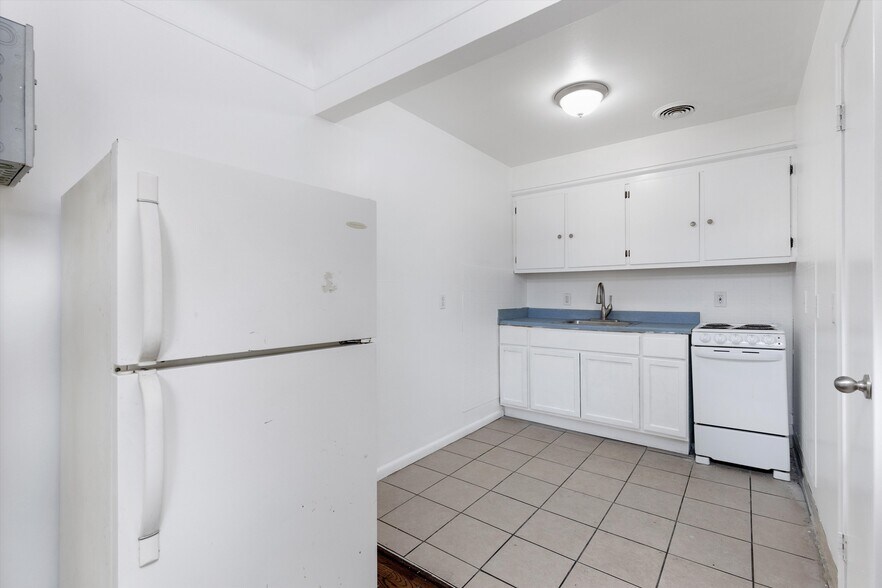 More Photos Of 4470-4480 E Outer Dr, Detroit Apartments For Sale