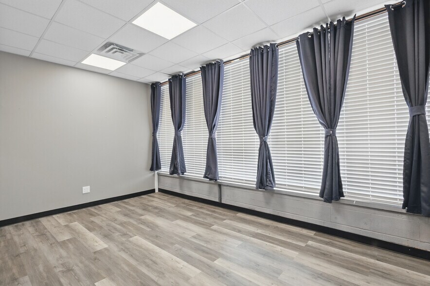 More Photos Of 581 E Cherry St, Troy Freestanding For Sale