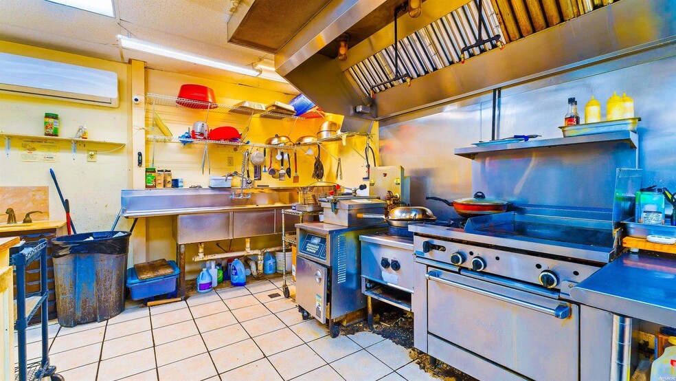 More Photos Of 5370 Highway 67 W, Fulton Convenience Store For Sale
