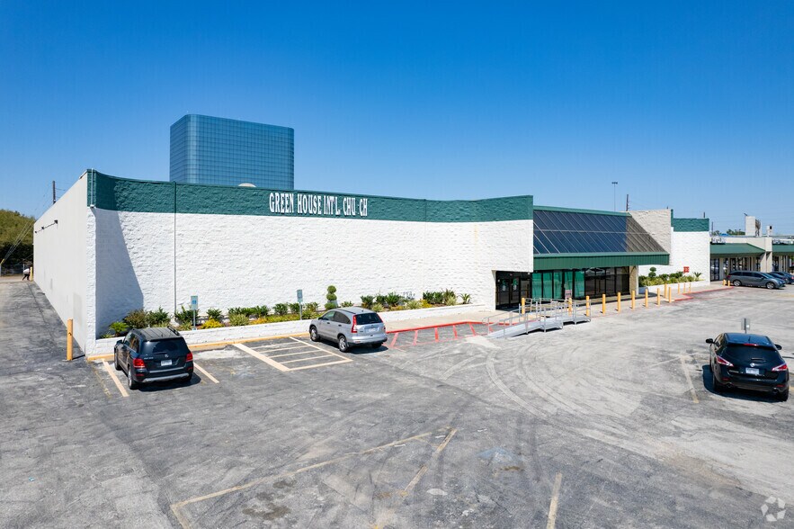 Primary Photo Of 200 W Greens Rd, Houston Freestanding For Sale