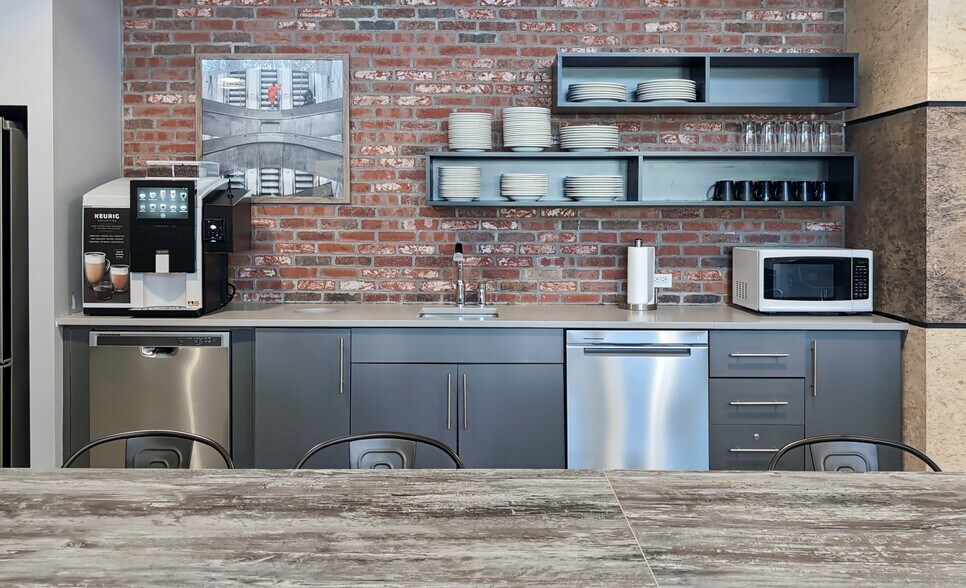 More Photos Of 9131 Keele St, Vaughan Coworking Space