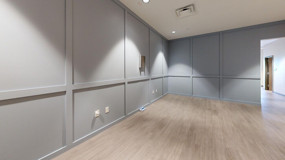 More Photos Of 5901 W Waco Dr, Waco Medical For Sale