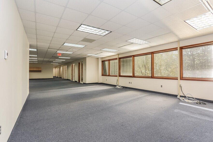 More Photos Of 125 Powder Forest Dr, Simsbury Office For Sale