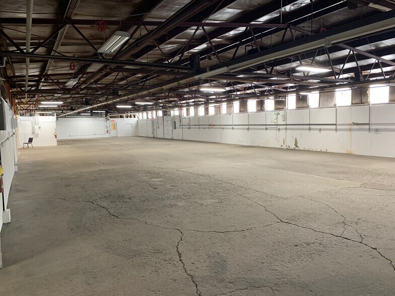 More Photos Of 428-432 Clough St, Bowling Green Warehouse For Lease