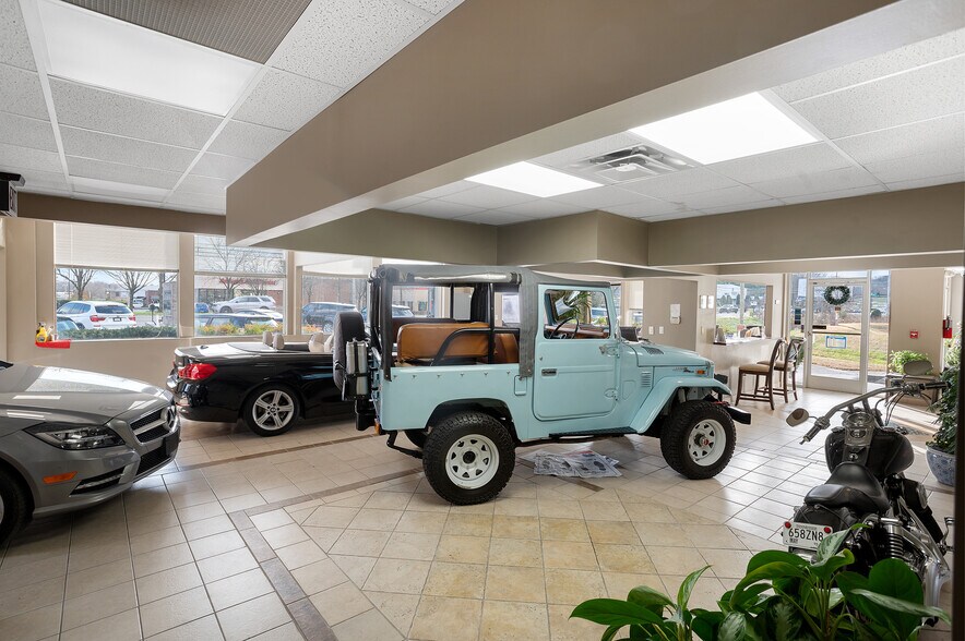 More Photos Of 2000 Columbia Ave, Franklin Freestanding For Lease