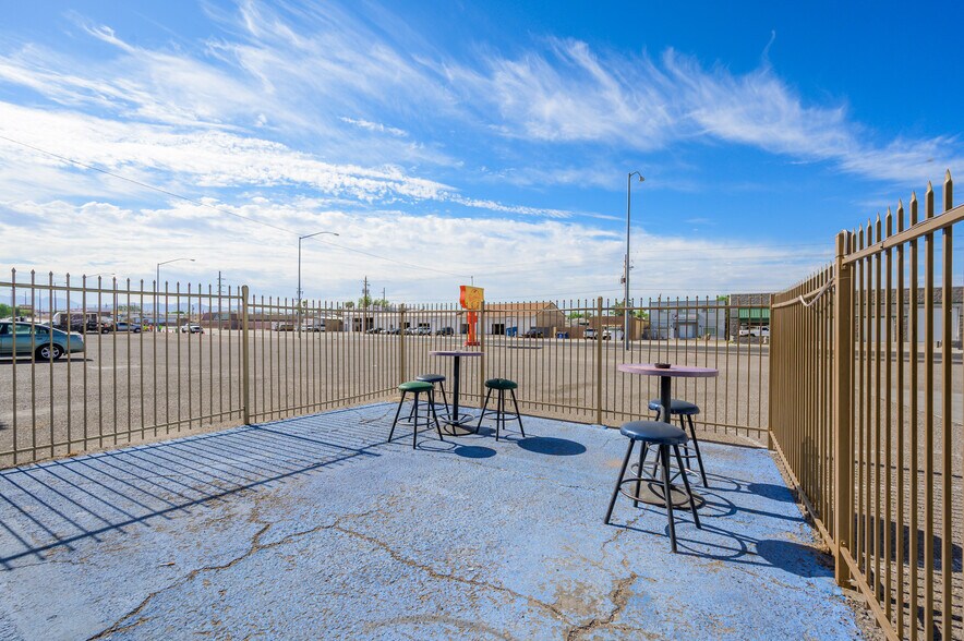 More Photos Of 877 Hancock Rd, Bullhead City Bar For Sale