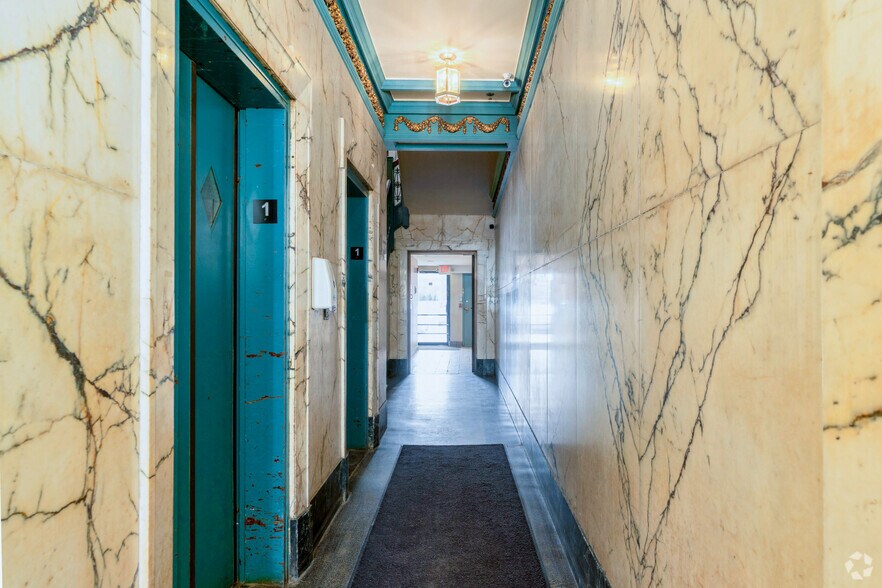 More Photos Of 289-309 Bridge St, Springfield Medical For Lease