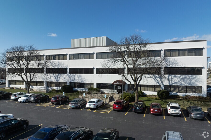 More Photos Of 707 Lake Cook Rd, Deerfield Office For Lease