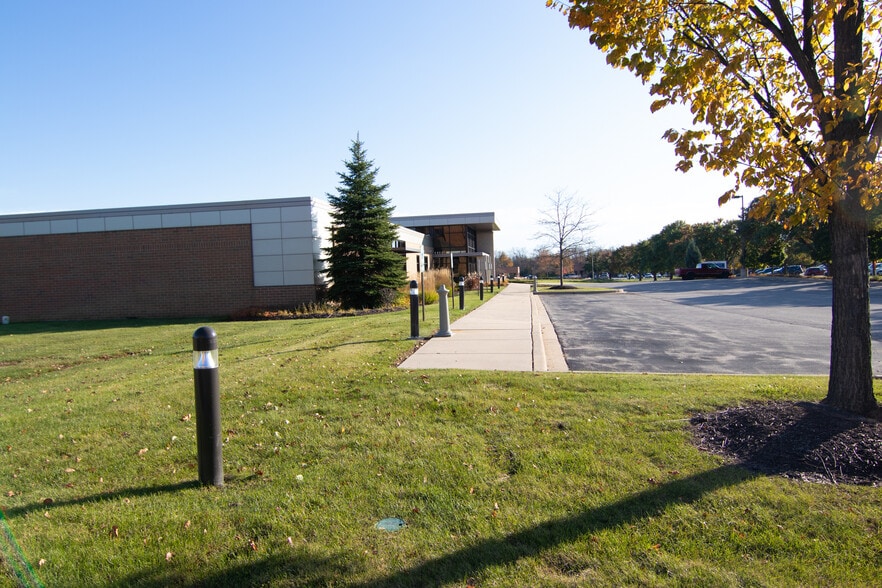 More Photos Of 5400 N 118th Ct, Milwaukee Showroom For Sale