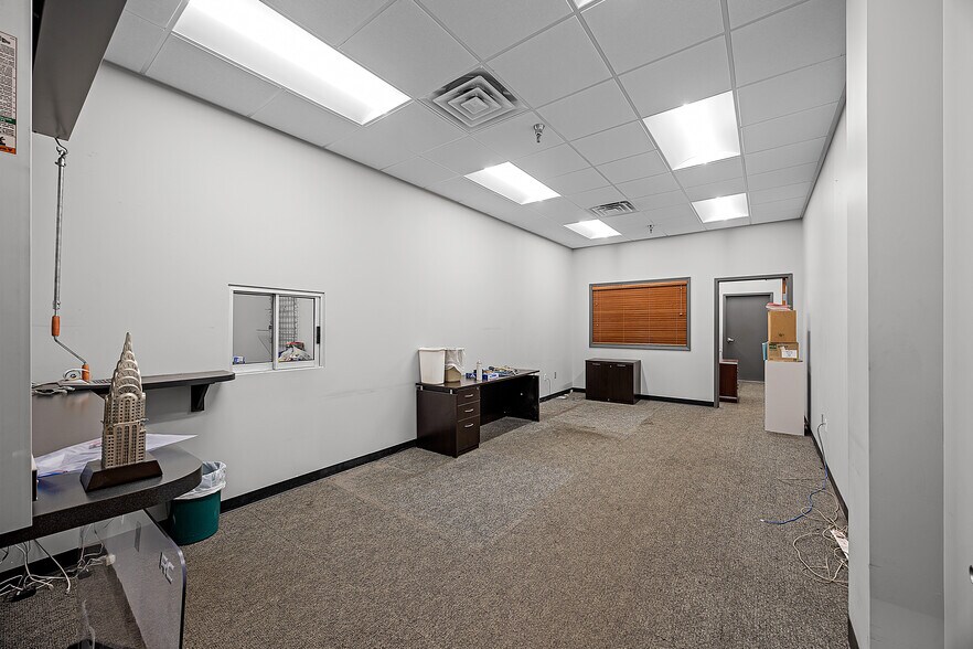 More Photos Of 3301 Eastend Ave, Humboldt Auto Dealership For Sale