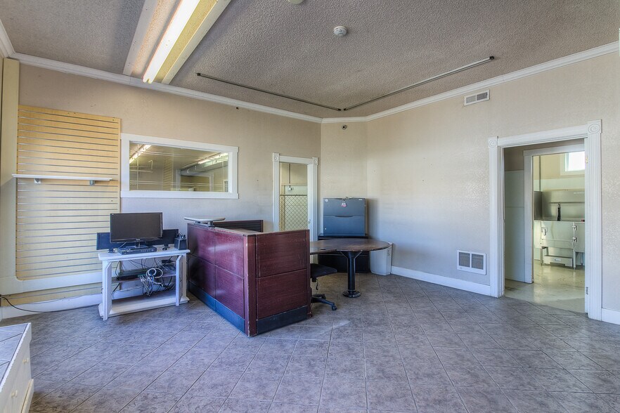 More Photos Of 2310 Terrace Heights Dr, Yakima Flex For Sale