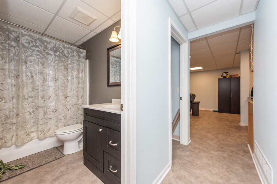 More Photos Of 13603 38th St SW, Belfield Flex For Lease