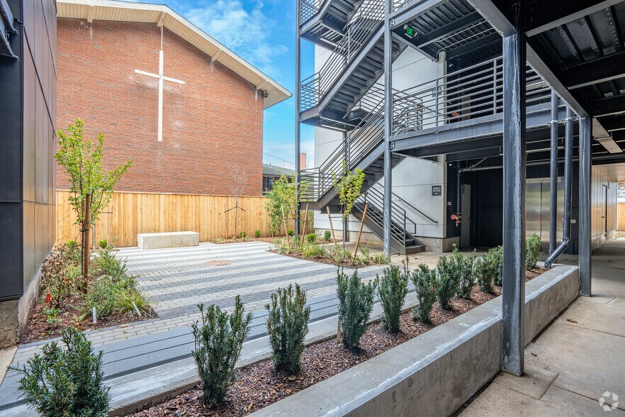 More Photos Of 2171 N Rosa Parks Way, Portland Apartments For Sale