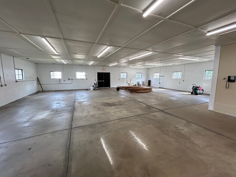 More Photos Of 101 Rathbone Rd, Marietta Flex For Sale