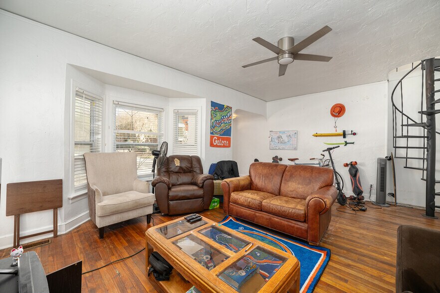 More Photos Of 949 SW 13th St, Gainesville Office Residential For Sale