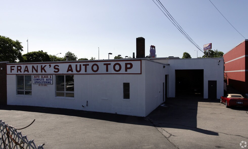 More Photos Of 883-885 Elmwood Ave, Providence Auto Repair For Sale