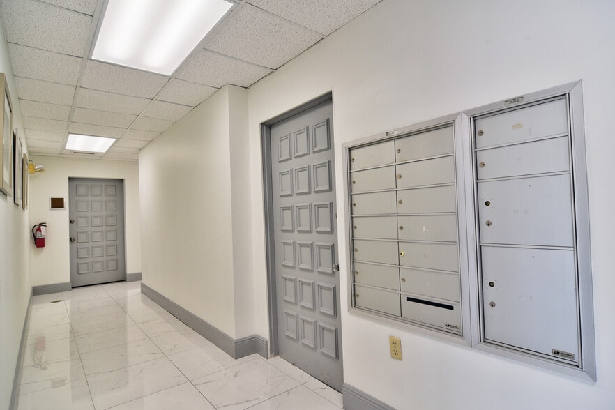 More Photos Of 12945 Seminole Blvd, Largo Office For Lease