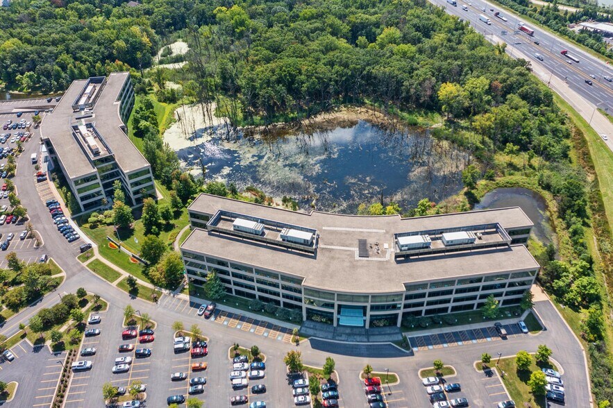 More Photos Of 100 S Saunders Rd, Lake Forest Office For Lease