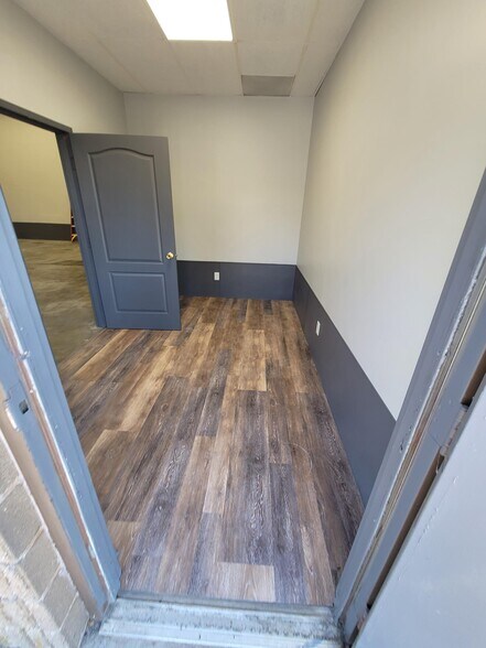More Photos Of 11415 Hickman Mills Dr, Kansas City Warehouse For Lease