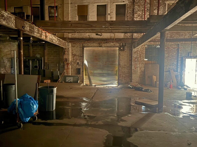 More Photos Of 9 Bruckner Blvd, Bronx Manufacturing For Sale
