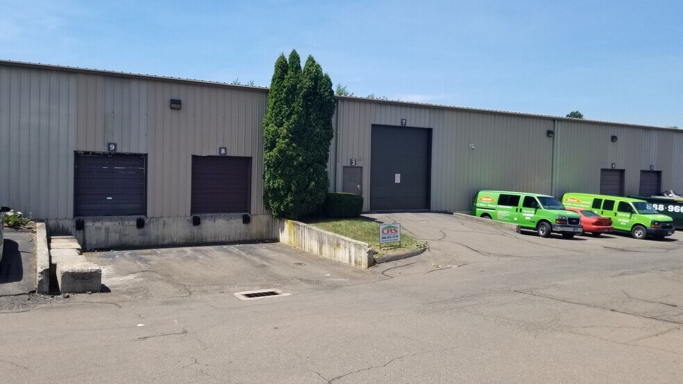 More Photos Of 1 Corporate Dr, North Haven Warehouse For Lease